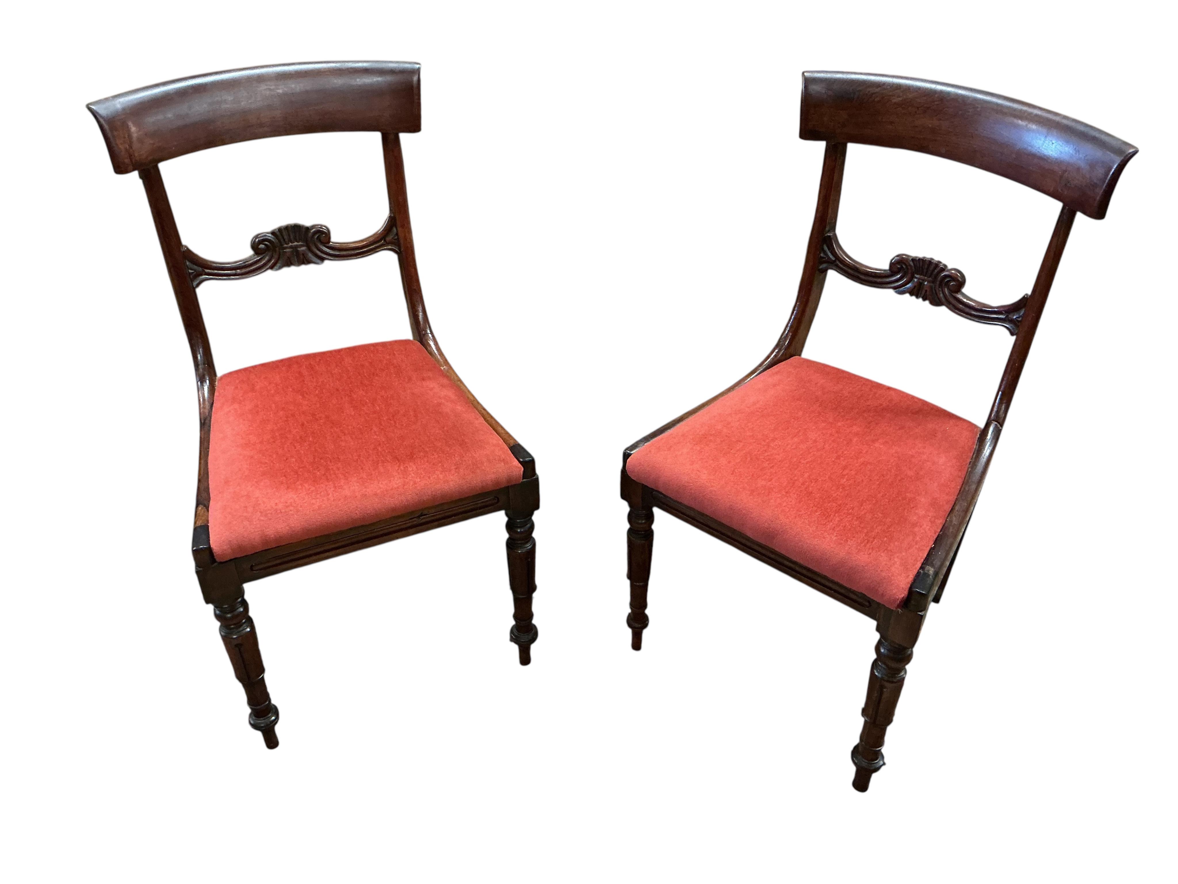 A Victorian mahogany extending dining table, 238cm extended, two spare leaves together with a harlequin set of six William IV mahogany dining chairs